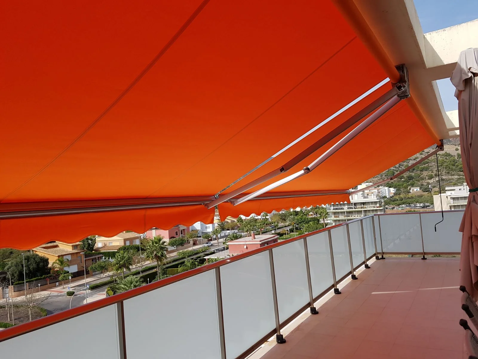 toldo de brazos extensibles