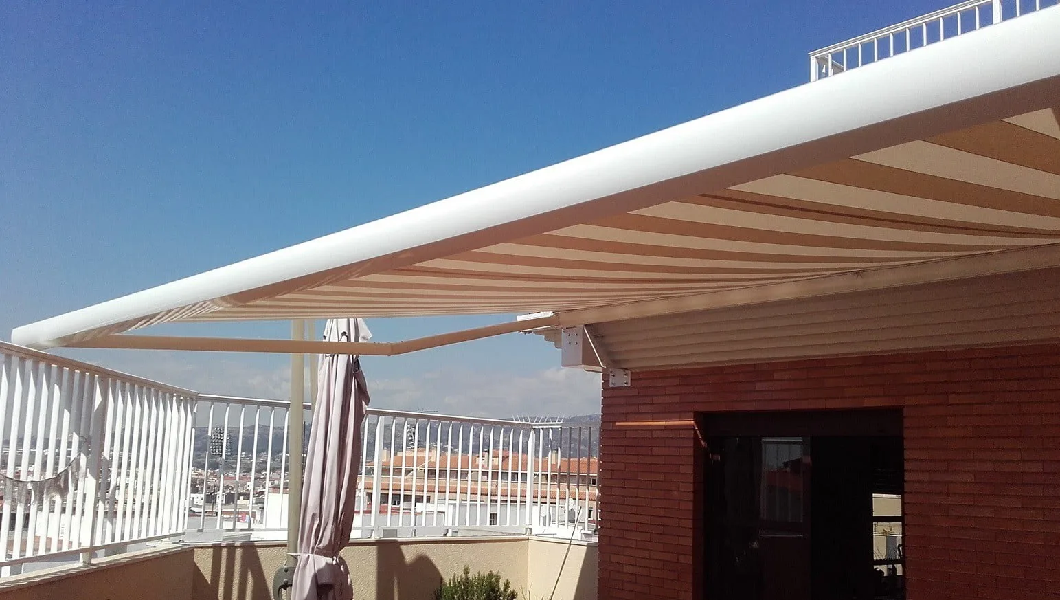 toldo de brazos extensibles