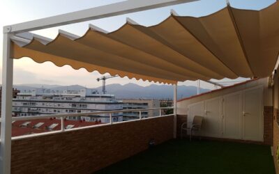 Toldo plano motor en 90×96 + toldos verticales cable en Grao Castellón