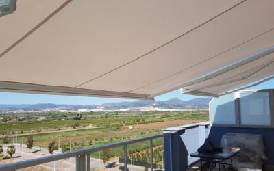 Toldos cofre Ares en terrazas en la Playa de Moncofar (Castellón)