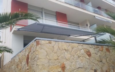Toldo cofre 4,50m linea x 3,50m salida motor en Torre Bellver (Oropesa)