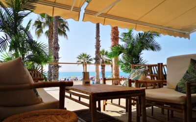 Instalación de 12 toldos de brazos en Playachica (Benicàssim)