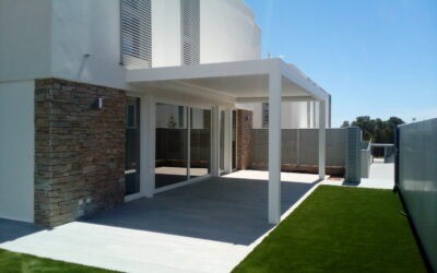 16 pérgolas bioclimáticas en el Residencial los Tilos de Alcocebre