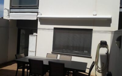 Toldo brazos cruzados 3,00m x 3,00m motorizado en Castellón